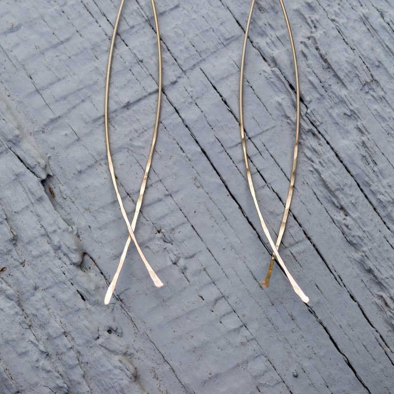 A Blonde And Her Bag Fishtail Hammered Wire Earring In Gold