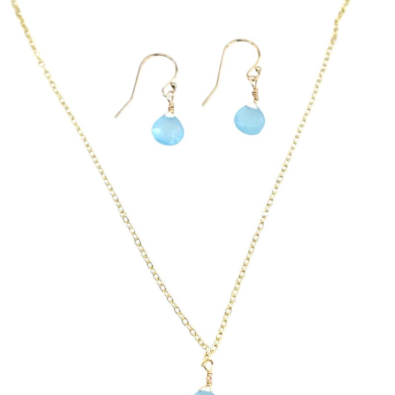 A_blonde_and_her_bag_jewelry The Bailey Set In Chalcedony And Vermeil In Blue