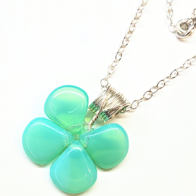 Alexa Martha Designs Mint Green Beaded Sterling Silver Clover Necklace