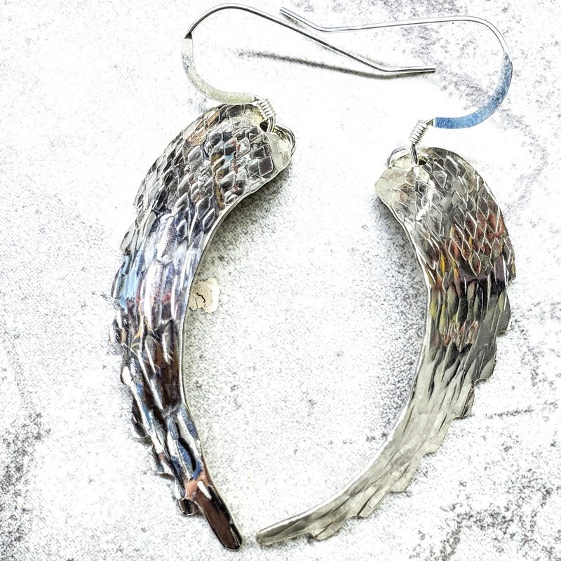 Alexa Martha Designs Sterling Silver Hammer Pattern Sculpted Angel Wing Earrings In Grey