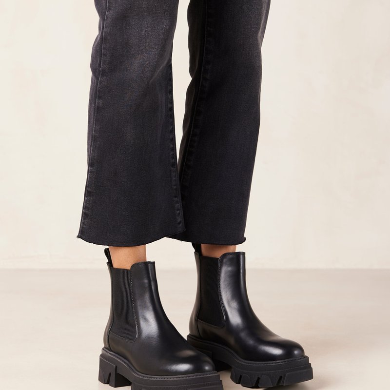 Alohas Berenice Leather Ankle Boots In Black