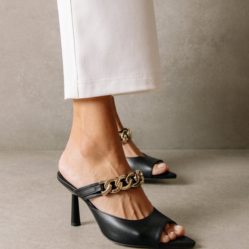 Alohas Daisy Leather Sandals In Black