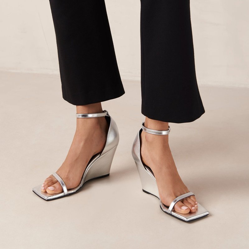 Alohas Gata Shimmer Silver Leather Sandals In Grey