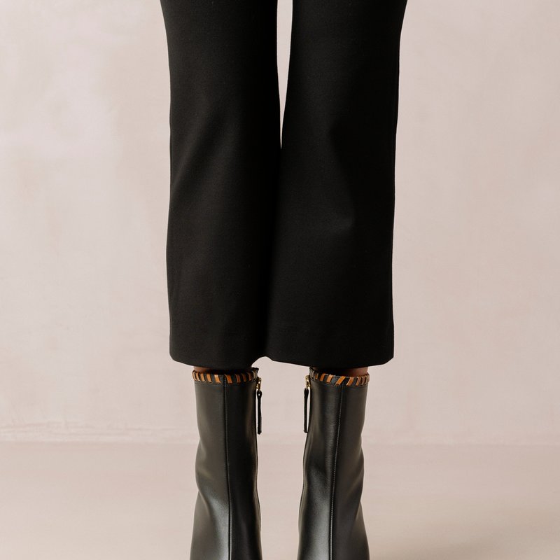 Alohas Leo Leather Boots In Black