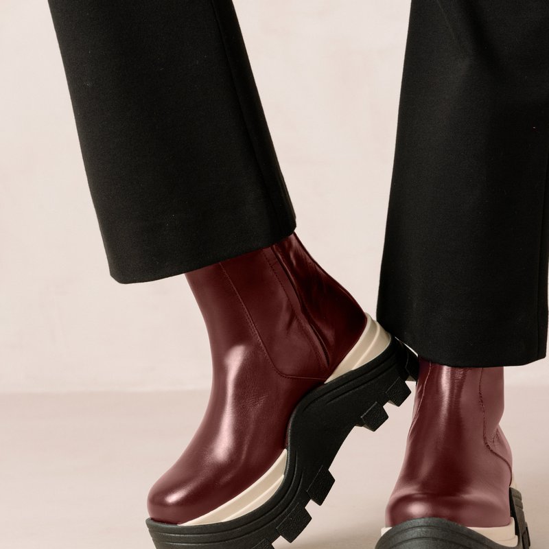Alohas Sapphire Chess Boots In Red