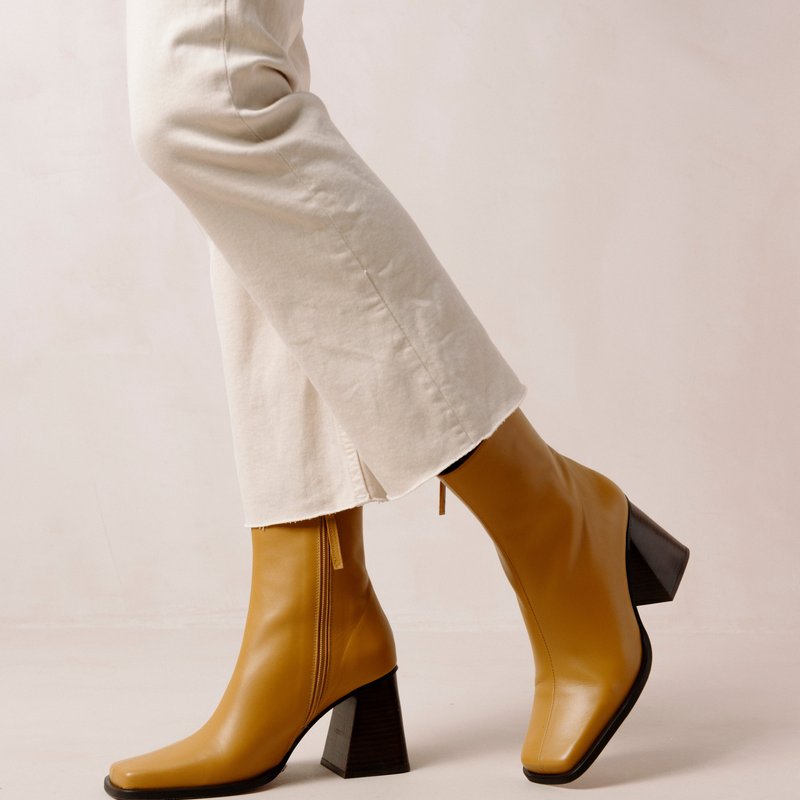 Alohas South Leather Boots In Yellow