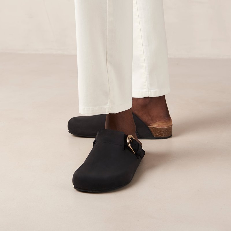 Alohas Travis Leather Mules In Black