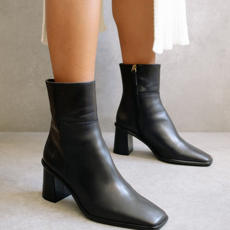 Alohas West Leather Boots In Black
