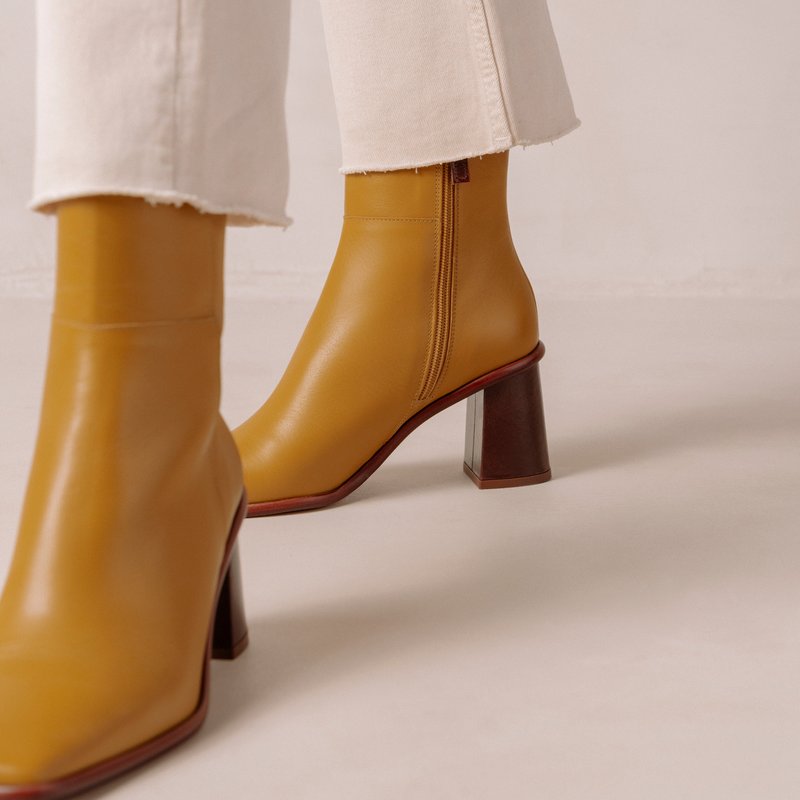 Alohas West Leather Boots In Yellow