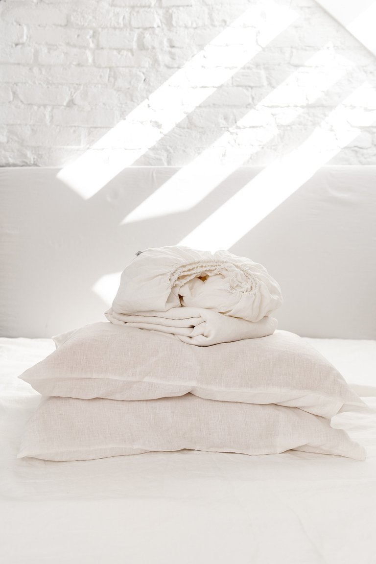 Linen sheets set in White - White