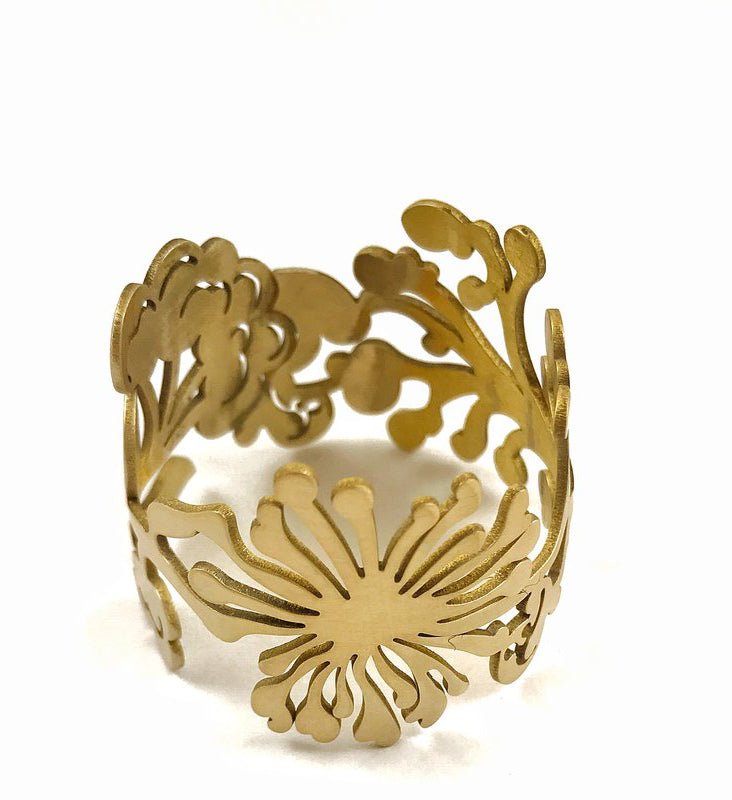 Ariana Ost Floral Wreath Napkin Ring In Gold