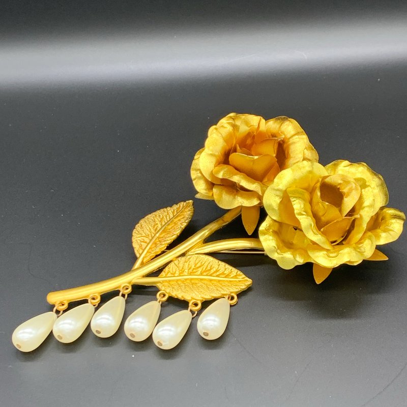 Ašady Rose Brooch In Yellow