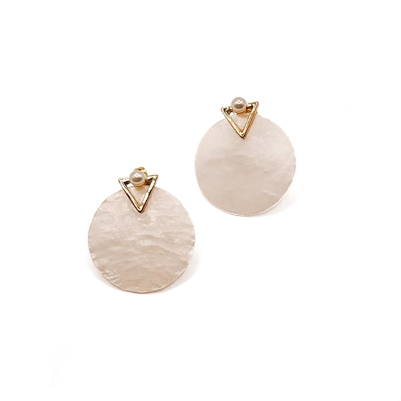Babaloo Shell Statement Studs In White