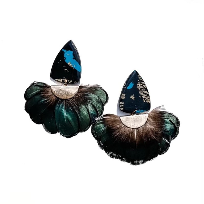 Babaloo Venus Earring In Black With Peacock Fan