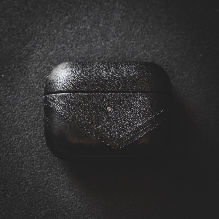 Leather AirPods Case - Black Edition - Black Edition