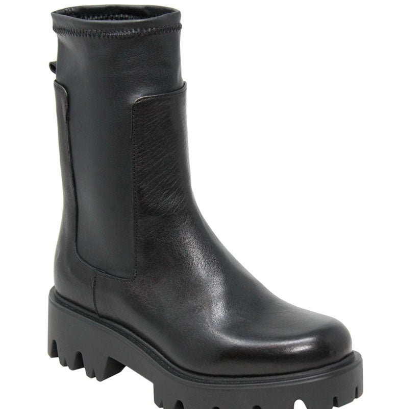 Charles David Hallow Boots In Black
