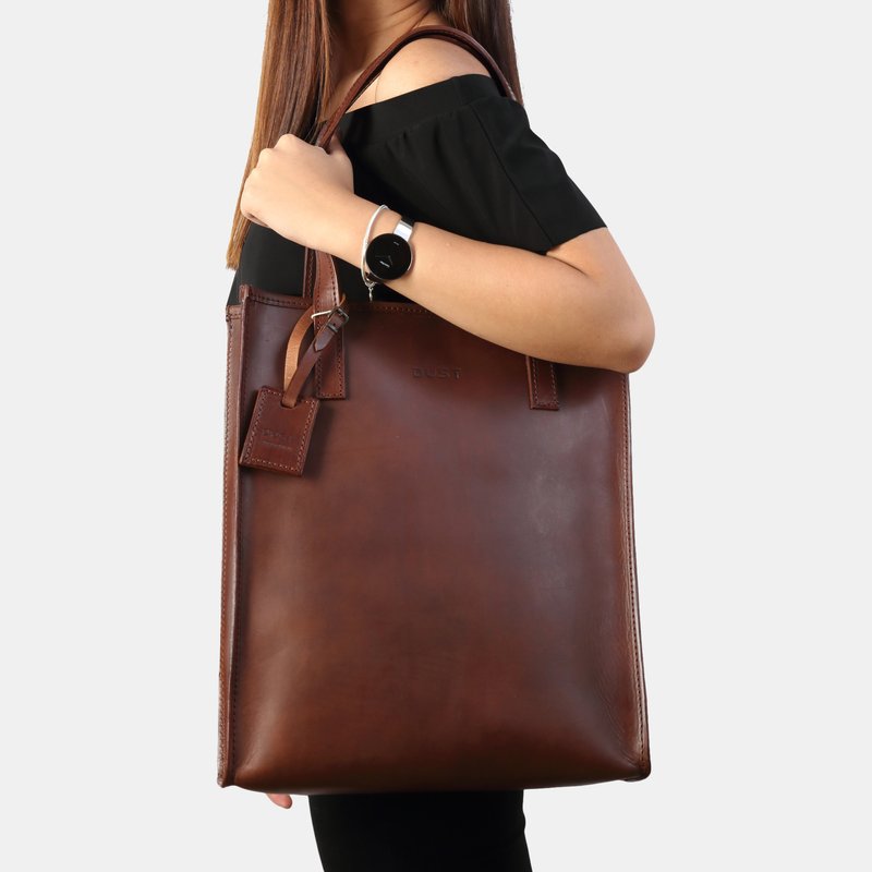 Shop The Dust Company Mod 105 Tote In Cuoio Havana In Brown