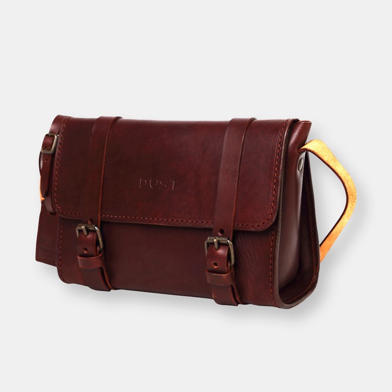 Shop The Dust Company Mod 134 Messenger Bag In Cuoio Havana In Brown