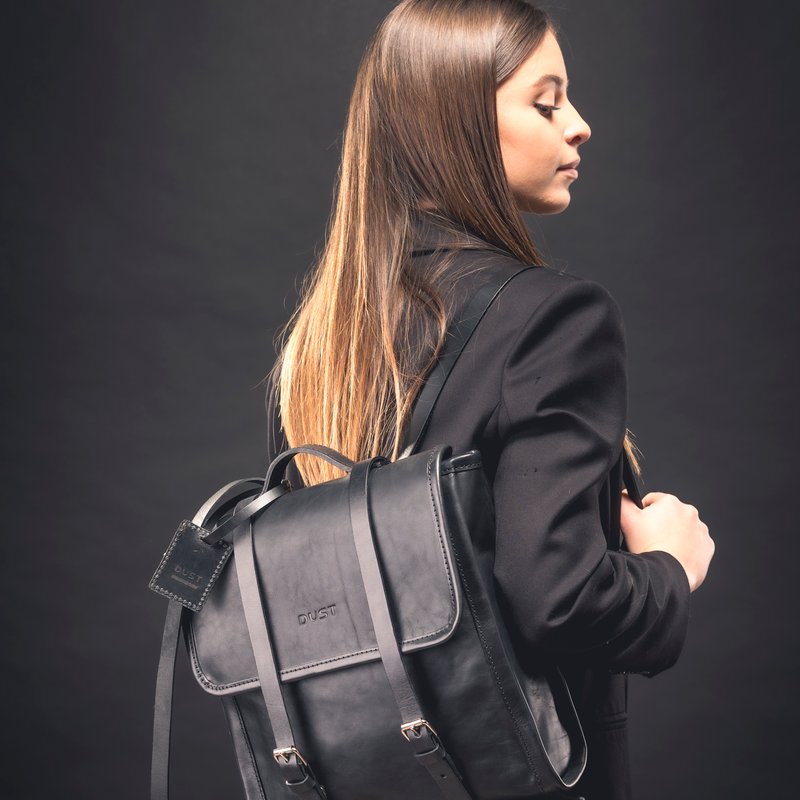 The Dust Company Mod 260 Backpack In Leather Black