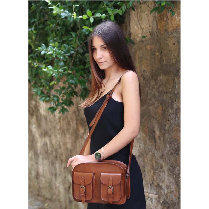 Shop The Dust Company Model 133 Messenger Bag In Cuoio Brown