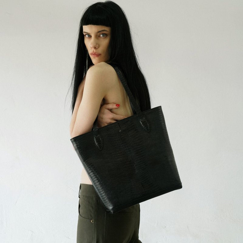 Em Basics Amy Handbag In Black