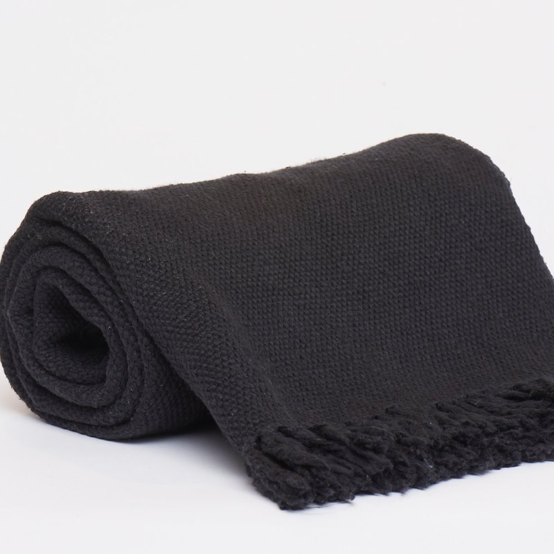 Harkaari Thick Cotton Throw With Fringe Ends Blankets In Black