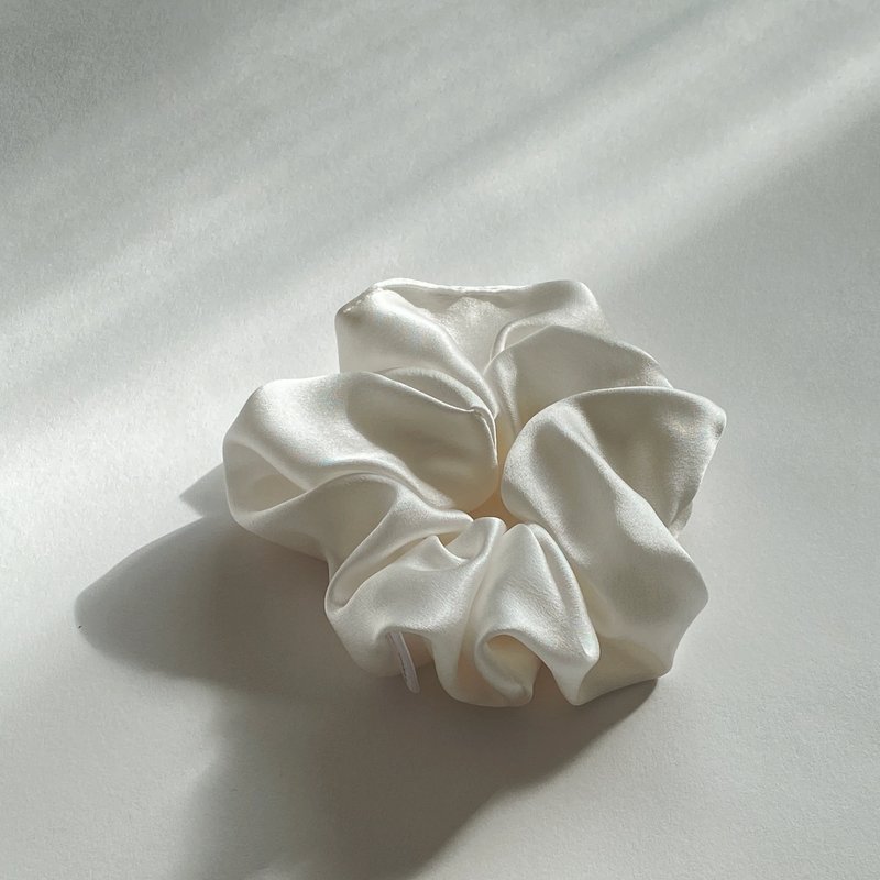 Jacoba Jane Silk Charmeuse Scrunchie In White