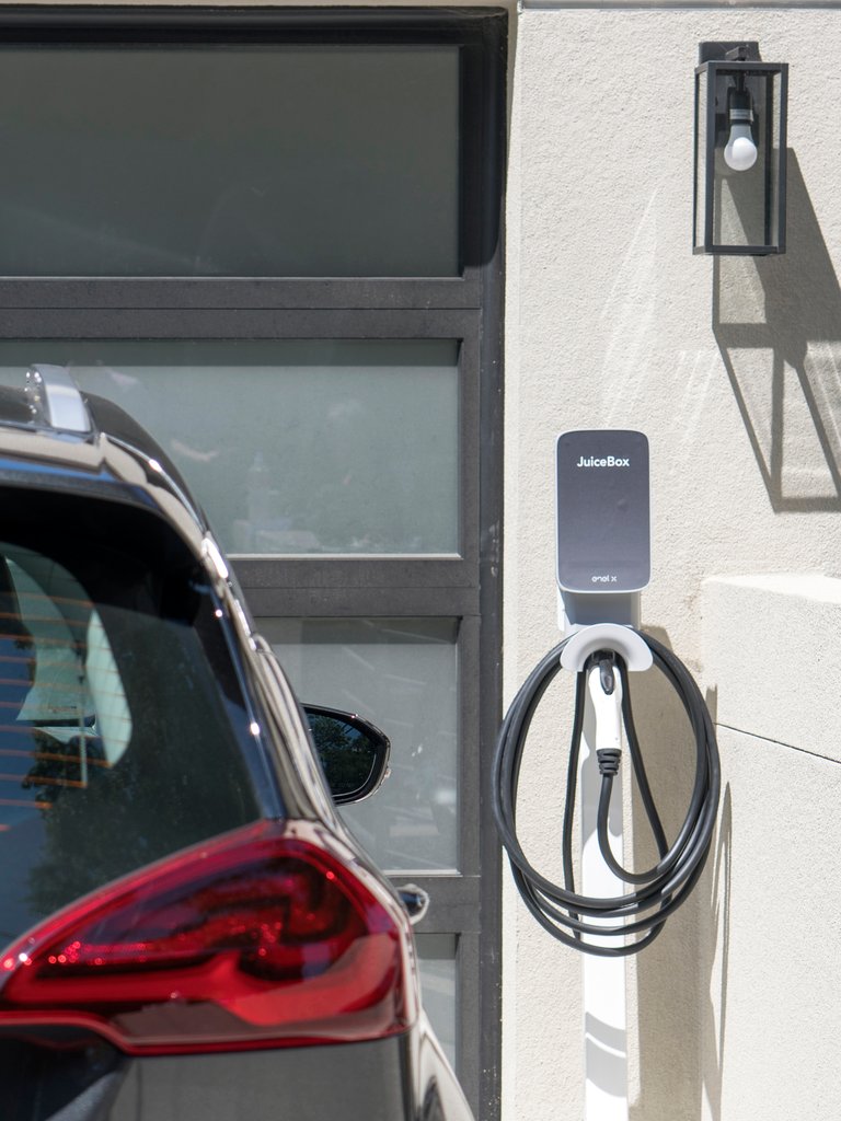 Juicebox WiFiEnabled 40Amp Smart EV Charging Station Plug In