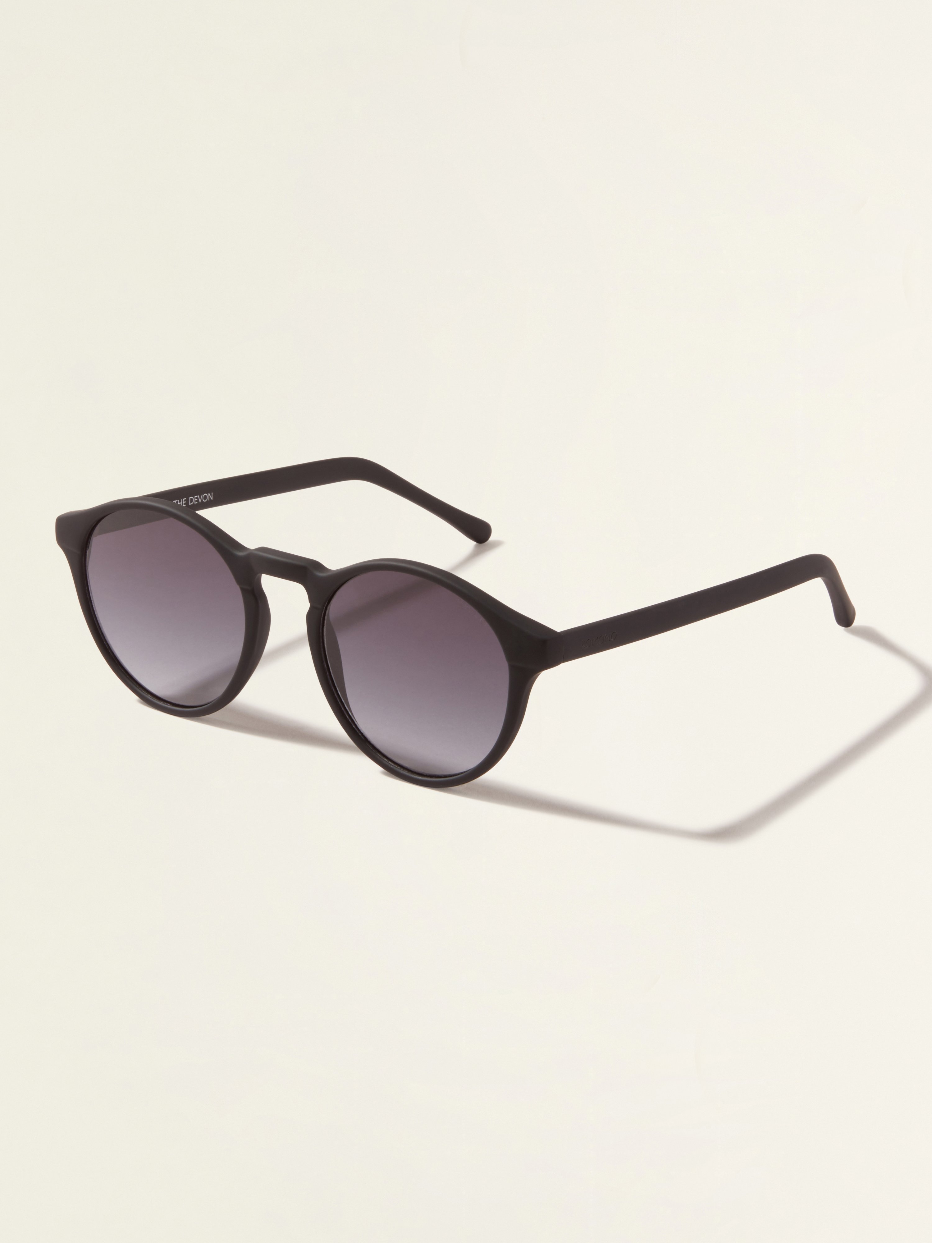 Komono Devon Round Sunglasses In Carbon