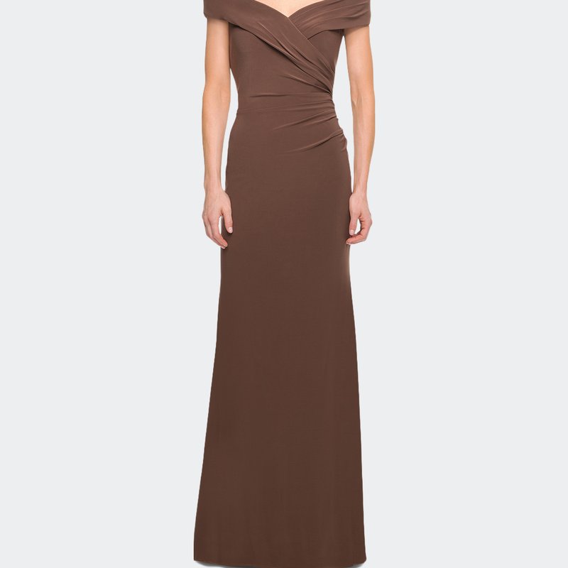 La Femme Off The Shoulder Jersey Dress With Ruching In Cocoa
