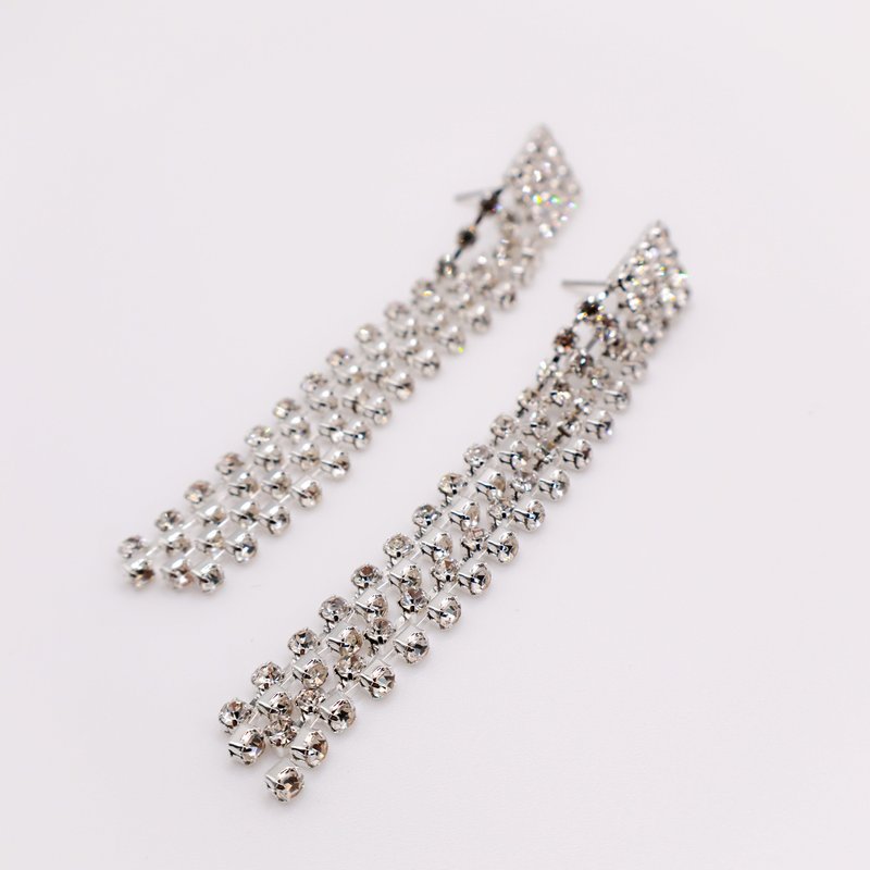Le Réussi Dazzling Cascade Diamond Earrings In White