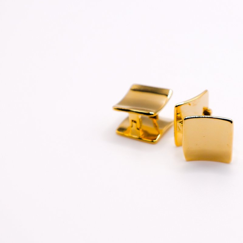 Le Réussi Golden Chic Dots Earrings