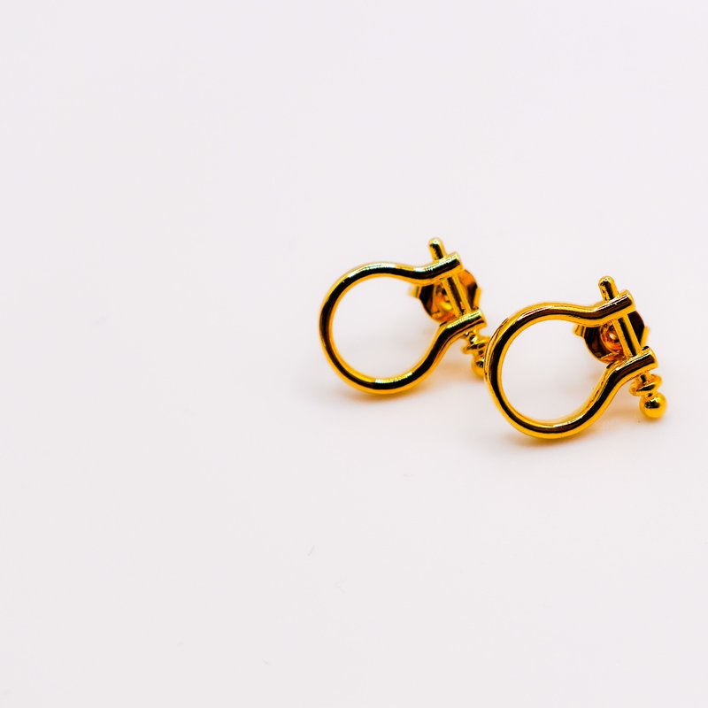 Le Réussi Golden Horseshoe Mini Earrings