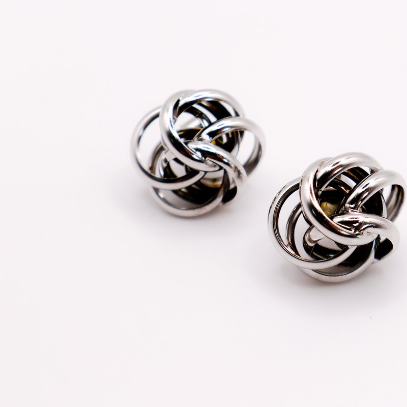 Le Réussi Italian Silver Floral Earrings In Black