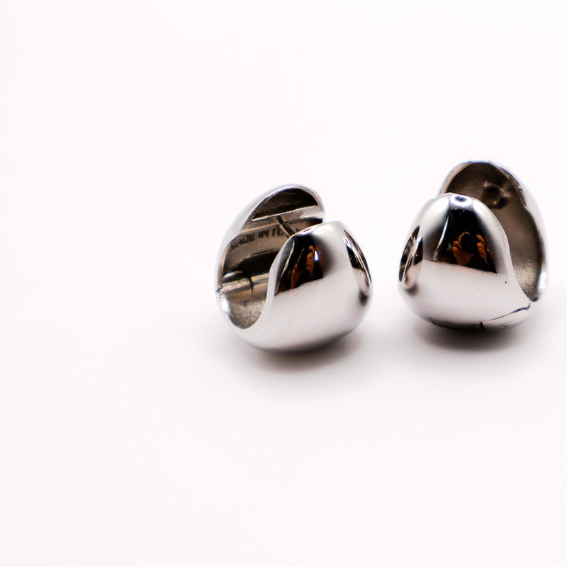 Le Réussi Italian Silver Peanut-shaped Earrings In Metallic