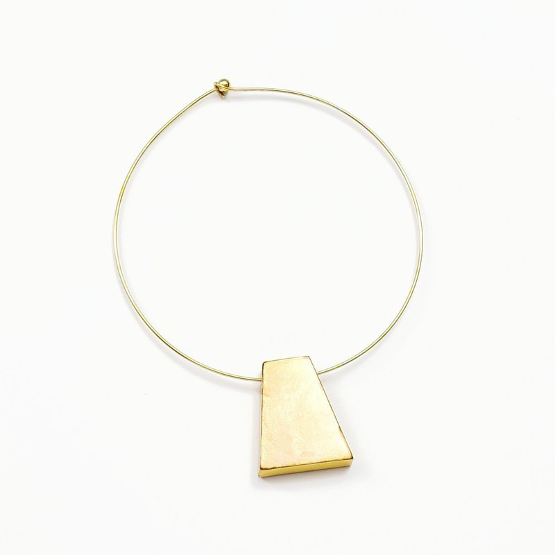 Likha Brass Collar Necklace In Gold