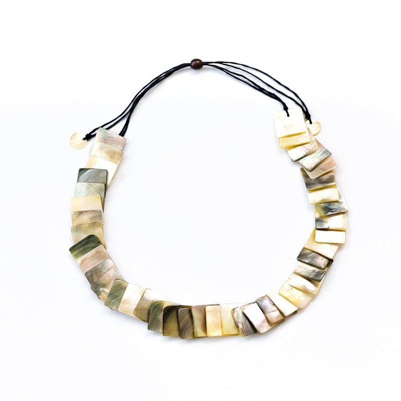 Likha Mother Of Pearl Shell Necklace In Grey