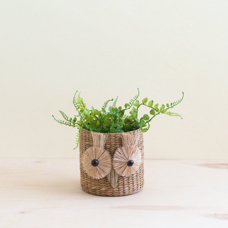 Likha Owl 6" Seagrass Basket Planter In Brown