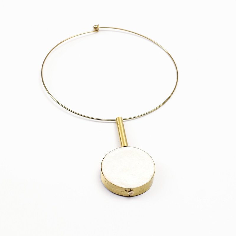 Likha White Statement Necklace In Gold