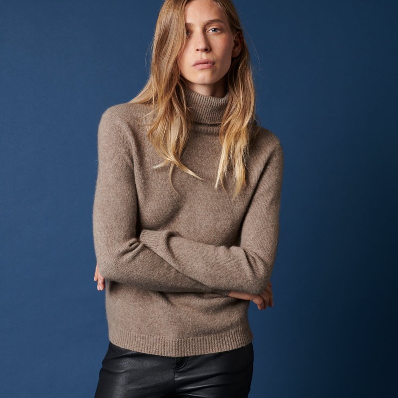 Majestic Cashmere Long Sleeve Turtleneck Sweater In Brown