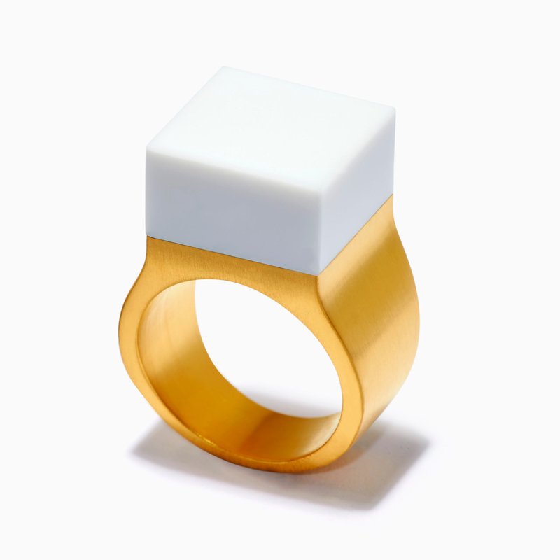 Ming Yu Wang Vector Ring In White