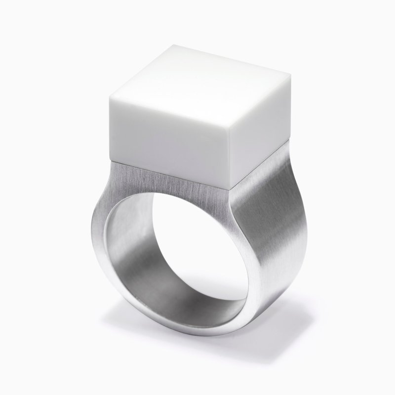 Ming Yu Wang Vector Ring In Grey