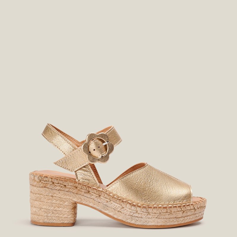 Shop Naguisa Fumarola Sandal In Gold