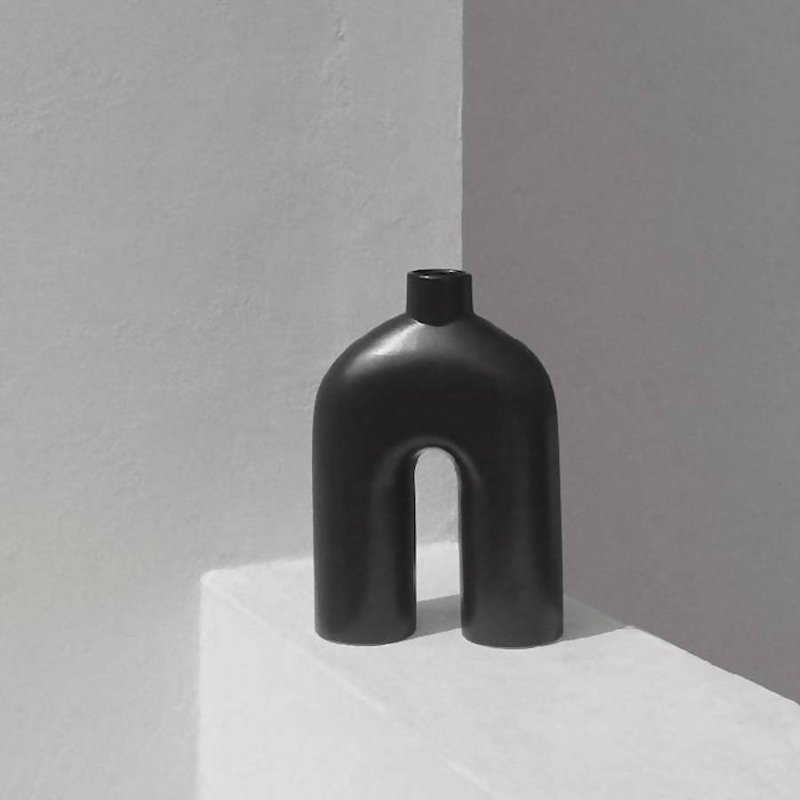 Osmos Studio Ozo Vase In Black