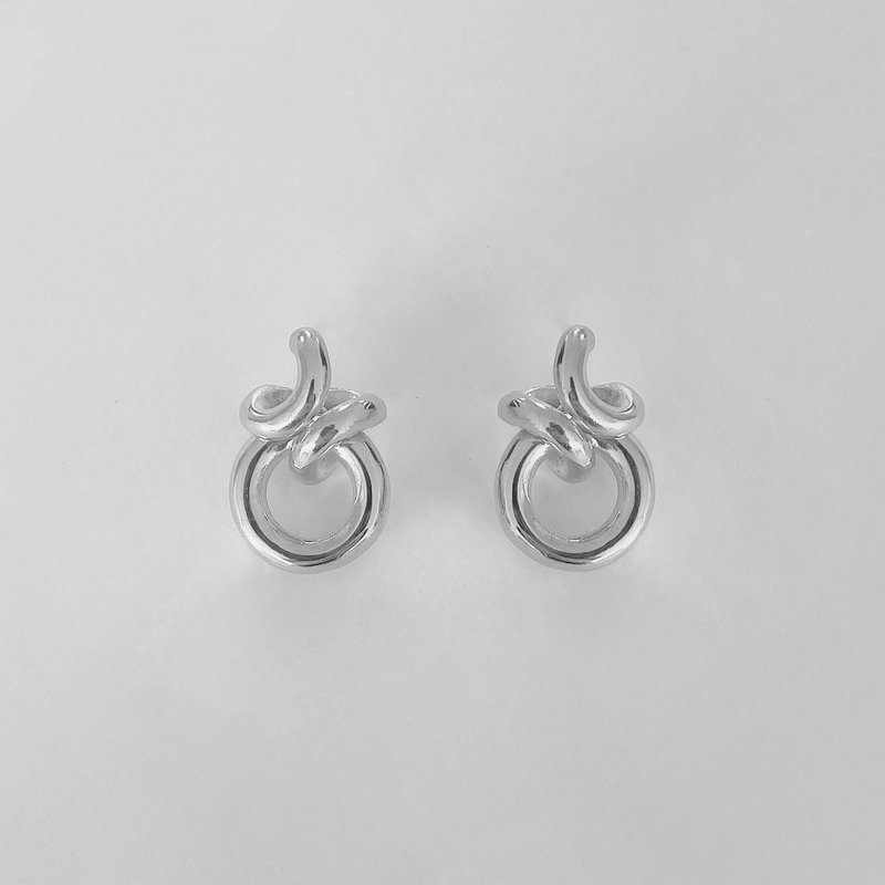 Ruddock Rollo Link Earrings In Metallic