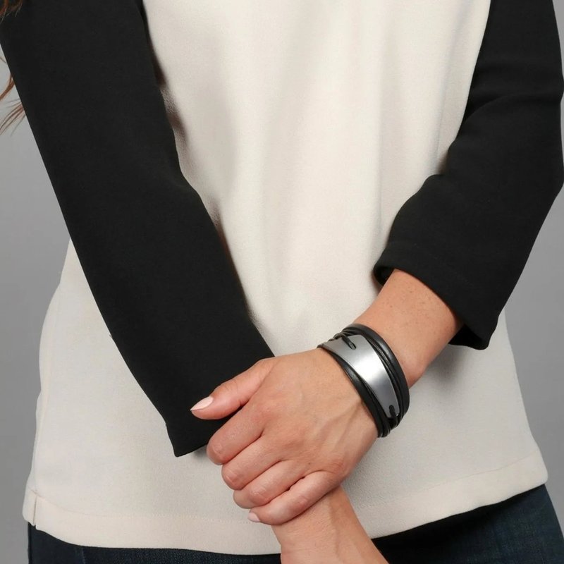Saachi Style Absolute Zero Leather Bracelet In Grey