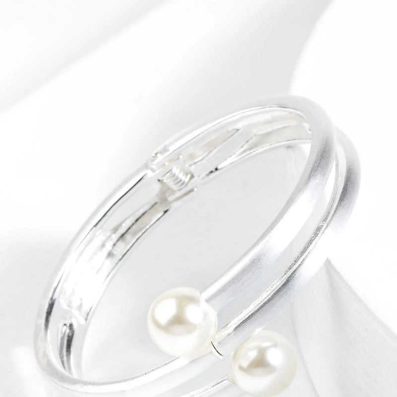 Saachi Style Endless Pearl Bracelet In Grey