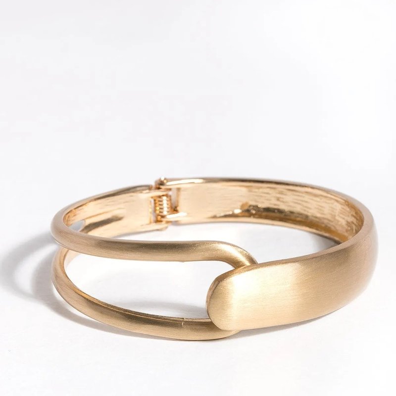 Saachi Style Overlap Hinged Bracelet In Gold
