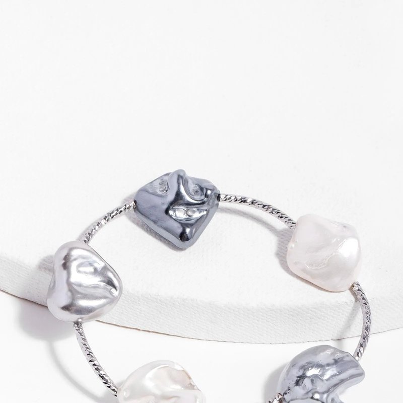 Saachi Style Trikon Pearl Bracelet In Grey