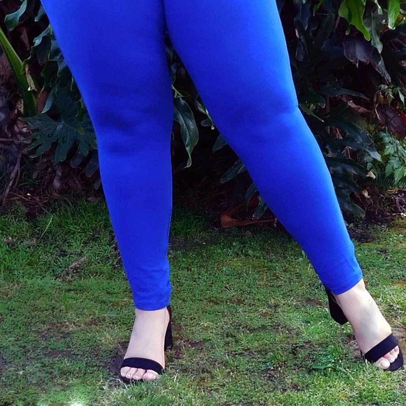 Sealed With A Kiss Classic Leggings In Blue